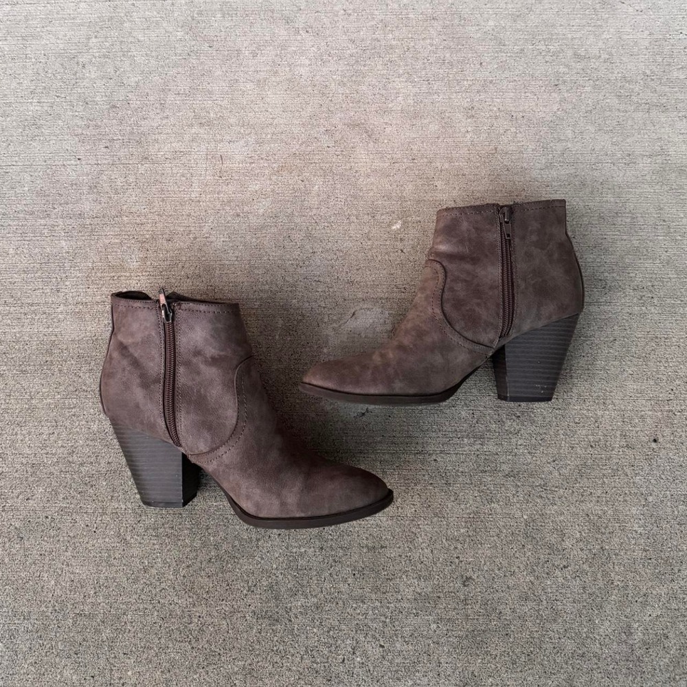 BEIGE G BY GUESS FAUX SUEDE BUCKLE ANKLE BOOTS - Picture 5 of 6